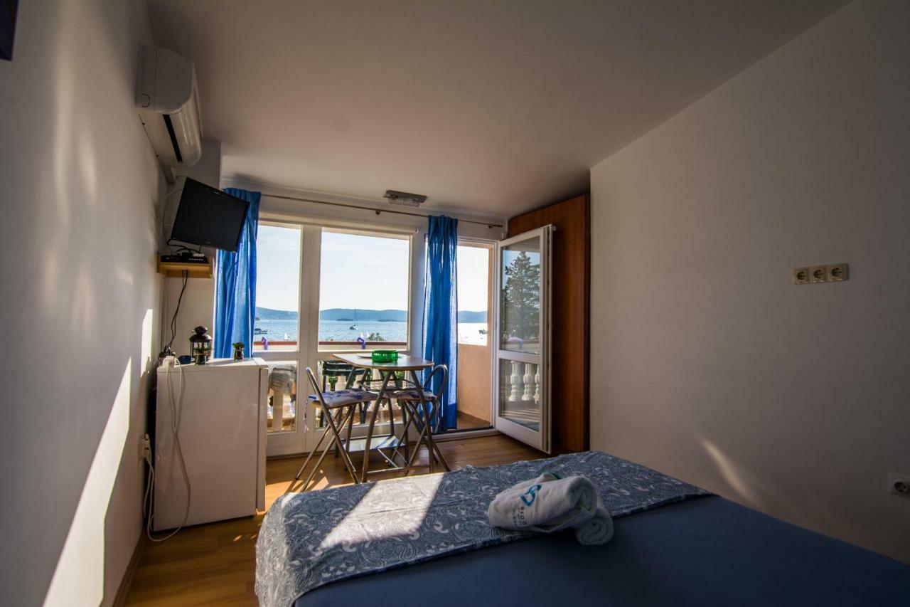 Sobe Rolo Uz More Hotel Biograd Na Moru Exterior photo
