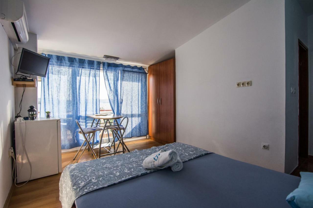 Sobe Rolo Uz More Hotel Biograd Na Moru Exterior photo
